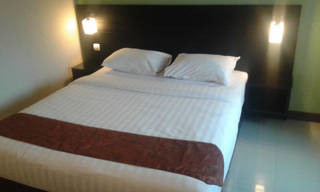 Budget Hotel Ambon Bagian luar foto