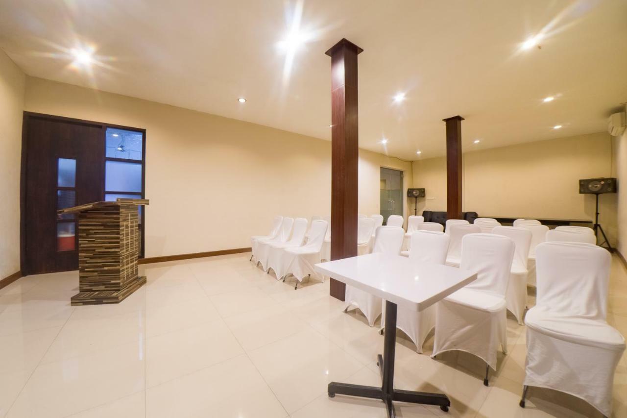 Budget Hotel Ambon Bagian luar foto