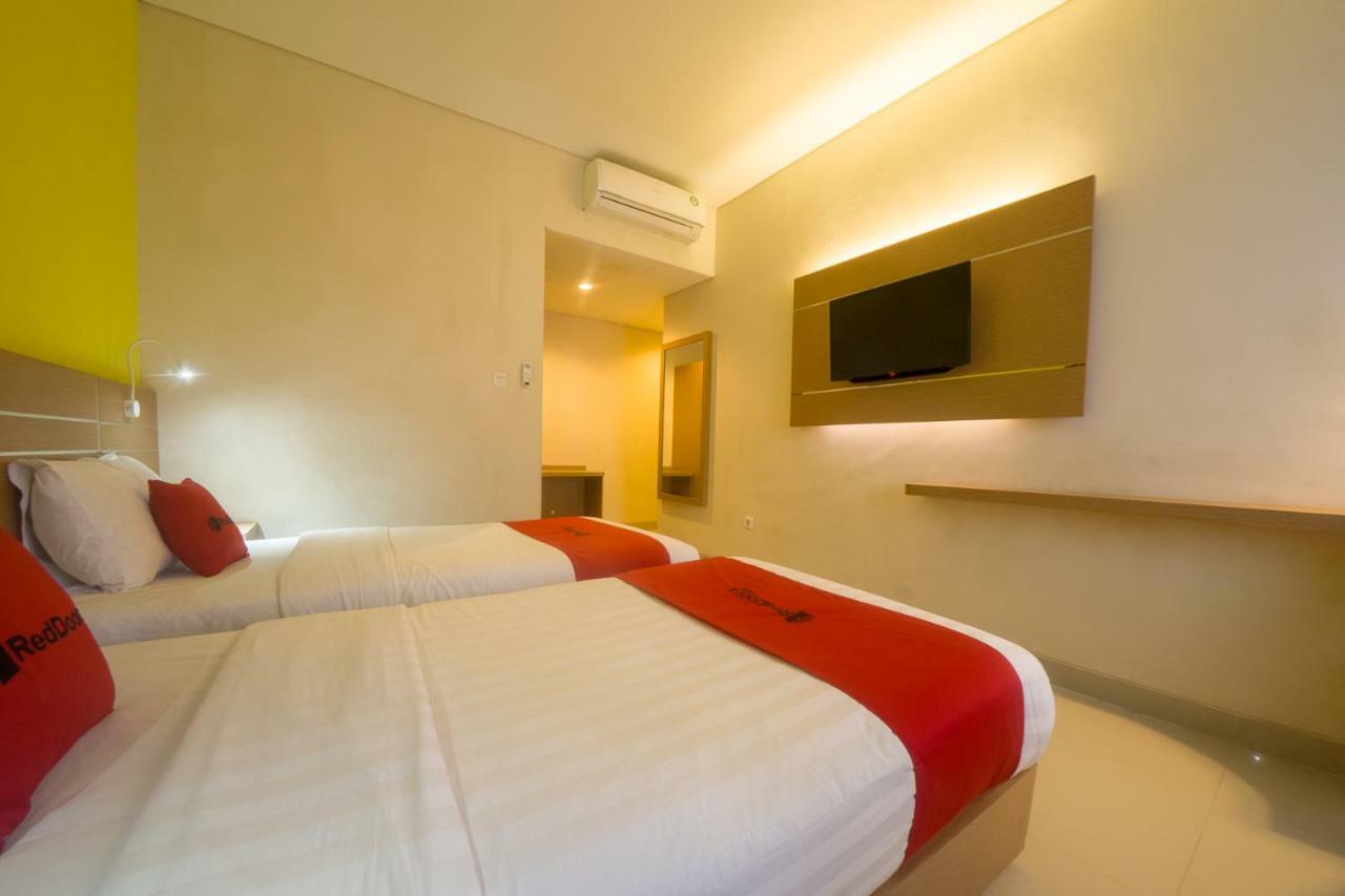 Budget Hotel Ambon Bagian luar foto