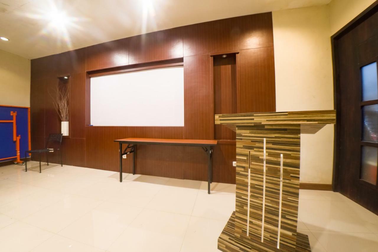 Budget Hotel Ambon Bagian luar foto